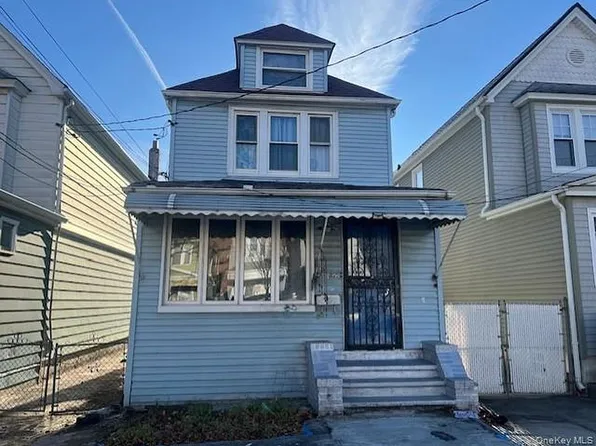 6282 Booth St, Rego Park, NY 11374