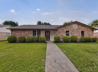 949 Meadowdale Cir, Garland, TX 75043