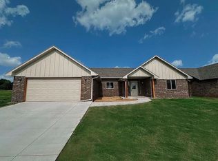 210 S Noble Ave, Hinton, OK 73047