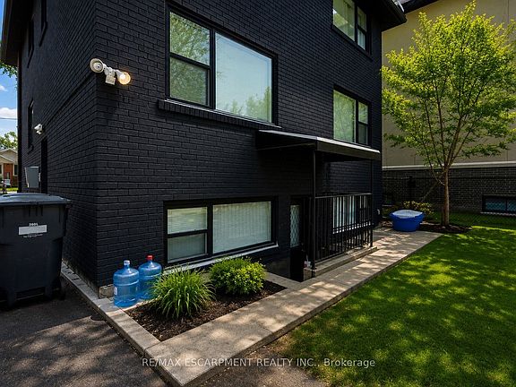 4th image of 43 Broadview Ave
