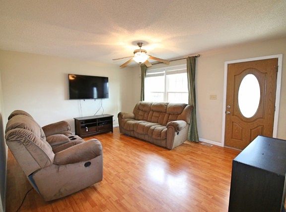 3rd image of 3414 Albert Dr