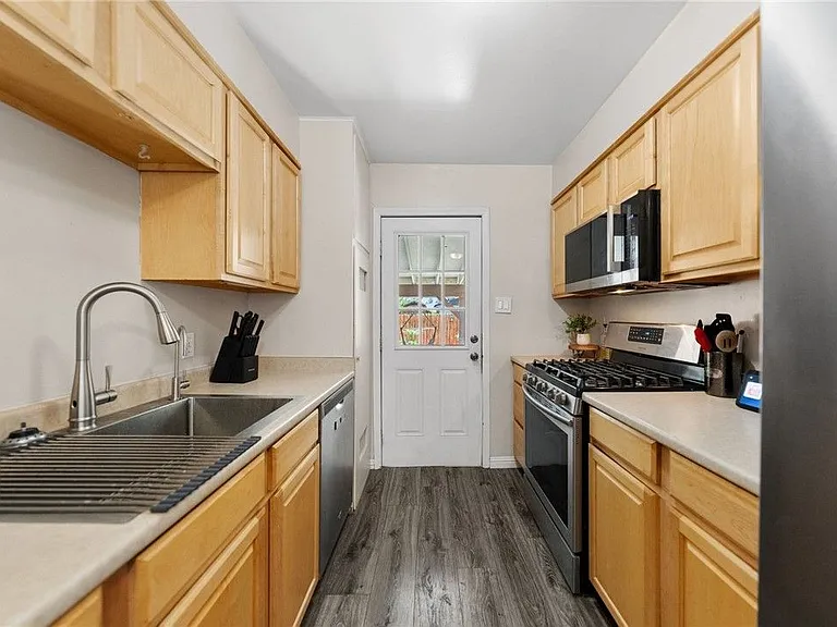 4869 Serrano Pl — Photo 17