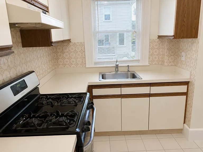 100 Franklin St #1 — Photo 9