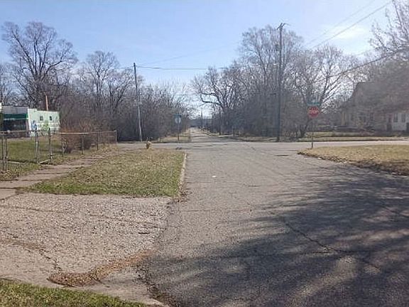 Exterior Neighborhood (street photo)