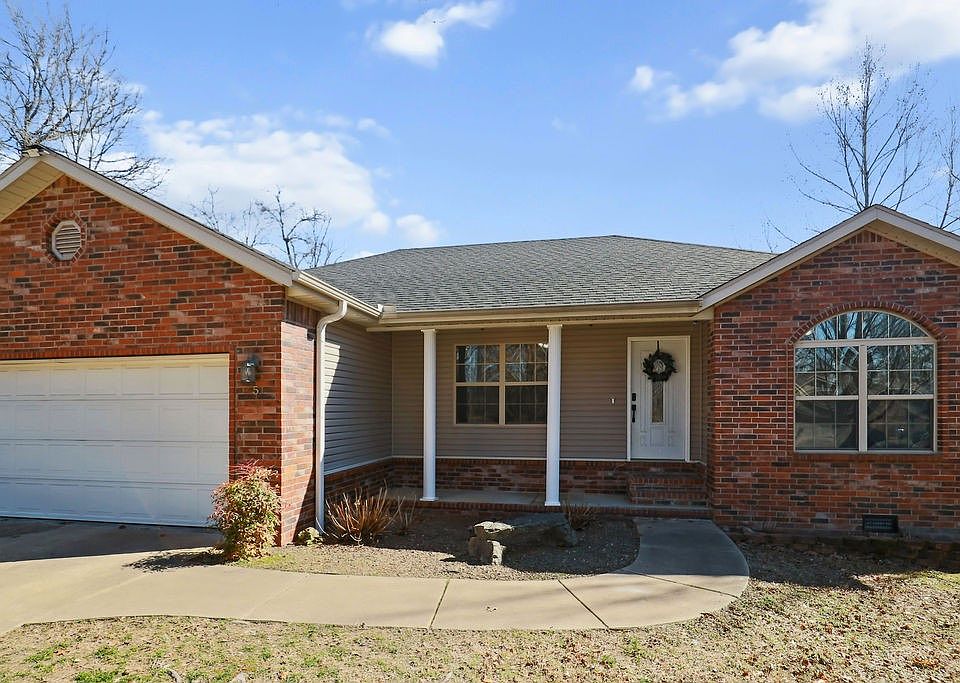 1st image of 5 Montgomery Ln