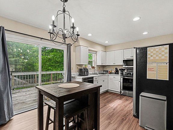 5th image of 69 Goodridge Dr