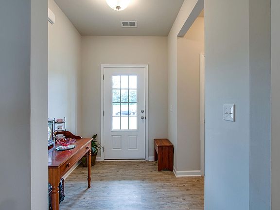 5th image of 842 Seven Oaks Blvd