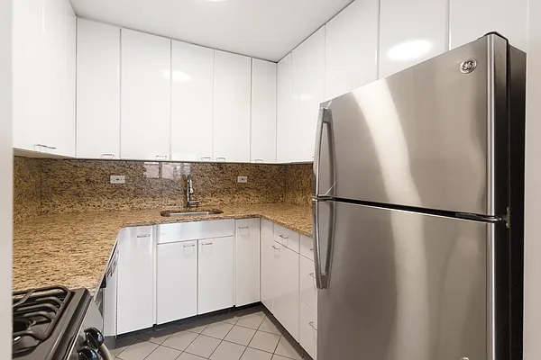 Rented by Siba Management Inc. | media 27