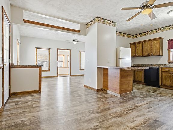 3rd image of 817 W Madison St