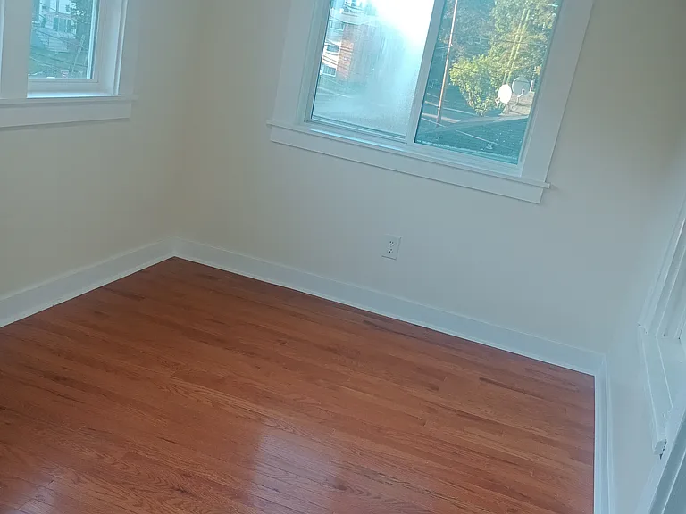 123 Onondaga Ave #2 — Photo 9