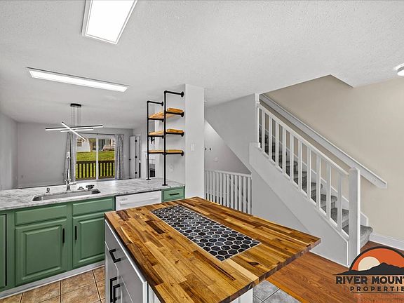 3rd image of 1140 Orange Leaf Ct NW