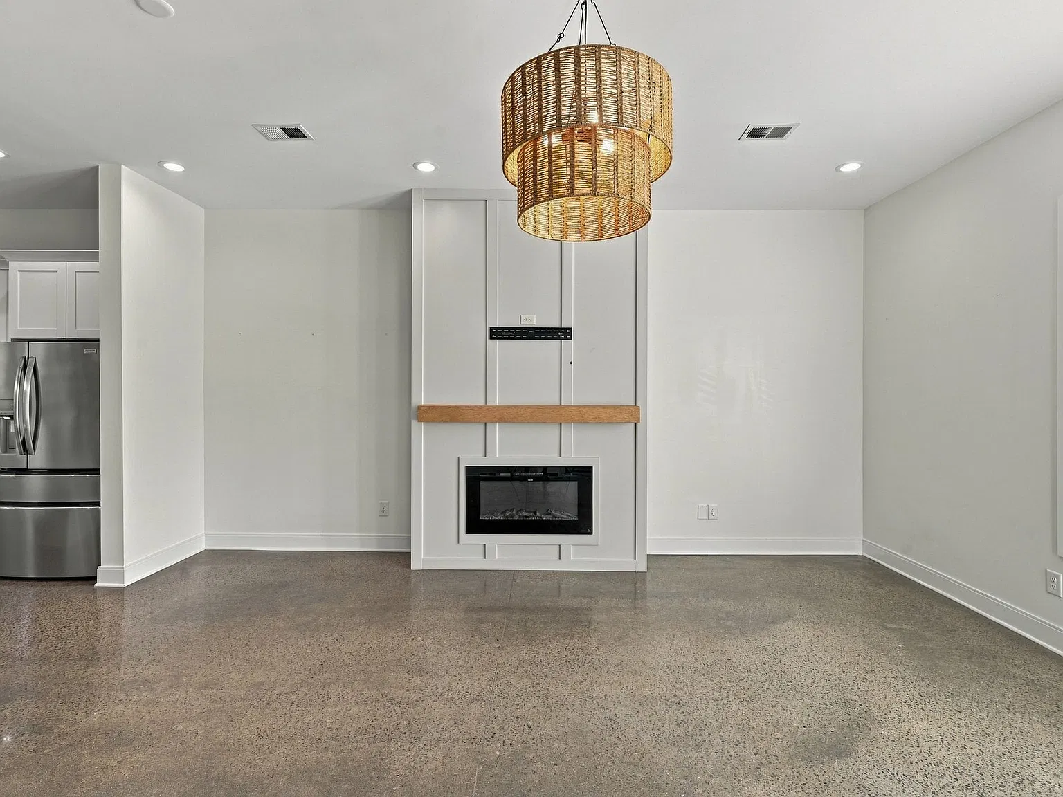 3 bed, 2.5 bath, 1518 sqft, $2,550 — Photo 3