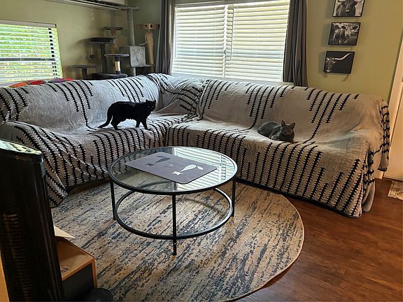 3rd image of 620 W Georgia St