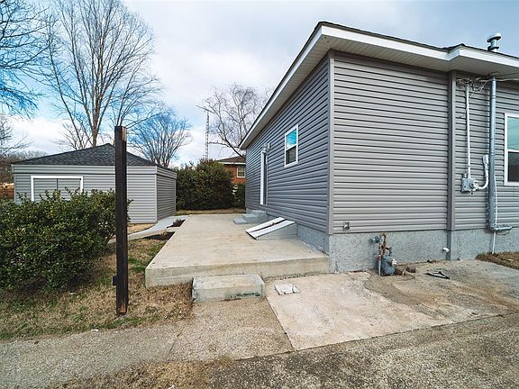 3rd image of 1211 Crewdson Dr
