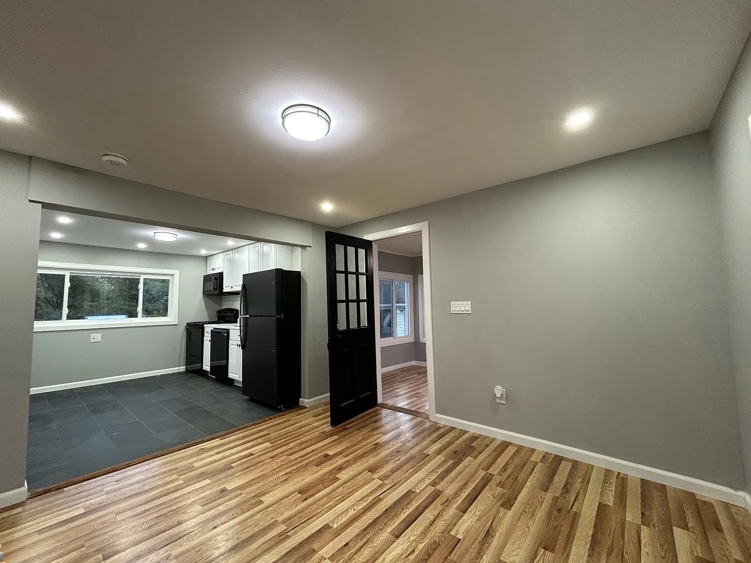 3 bed, 1420 sqft, $2,500 — Photo 2