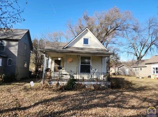 407 SW Taylor St, Topeka, KS 66603