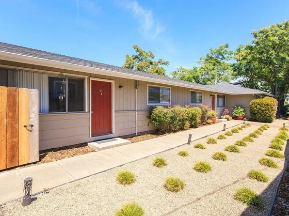 512 N Church St, Phoenix, OR 97535