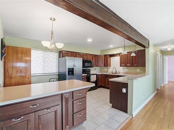 5th image of 2732 Wehrly Ave