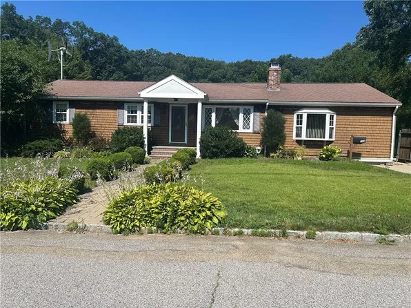 126 Sachem Rd, North Kingstown, RI 02852