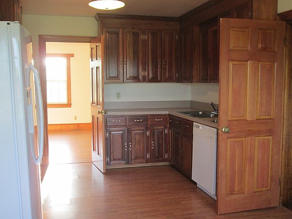Eat-In-Kitchen