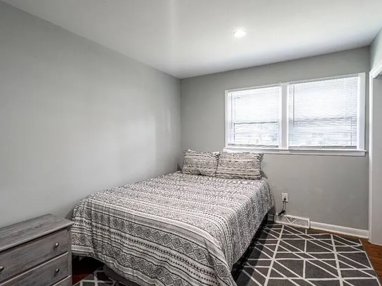 7049 Midland Dr — Photo 15