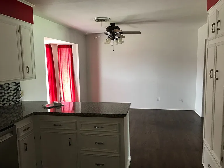 5225 Hunters Cir — Photo 13