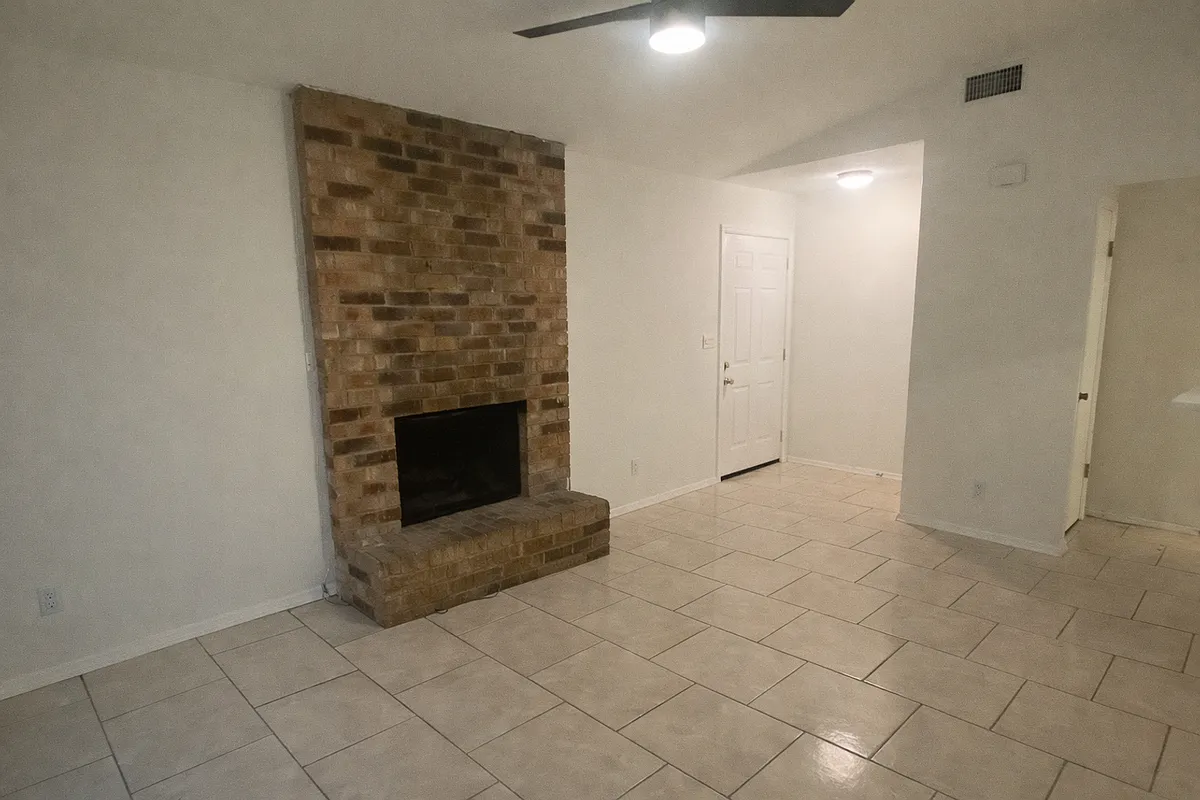 Building Photo - 1016 Fieldwood Dr #B