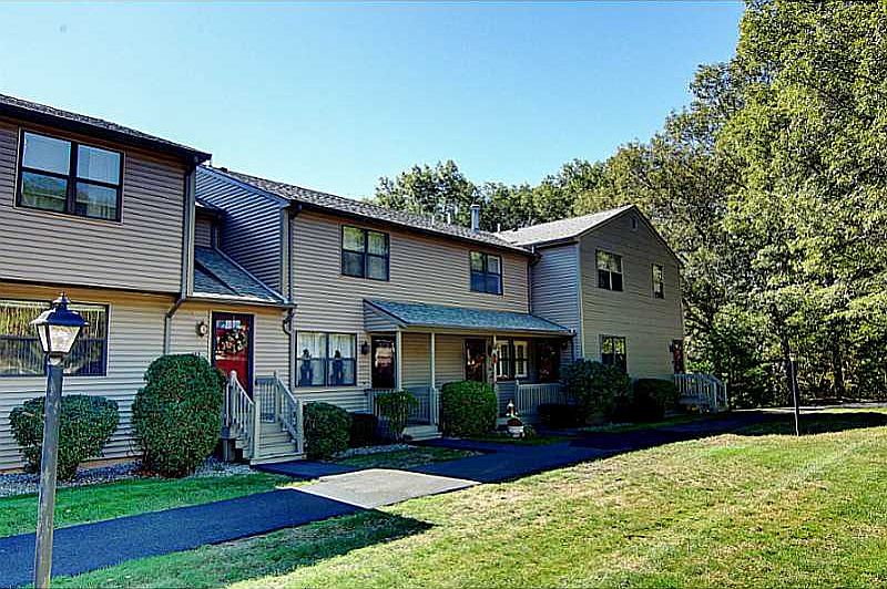 1st image of 608 Pinewood Dr
