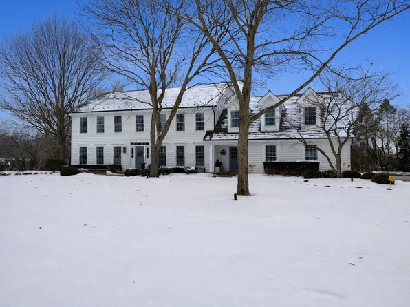 180 Weatherstone Rd, Barrington, IL 60010