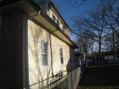 3rd image of 160 E Wyoming Ave