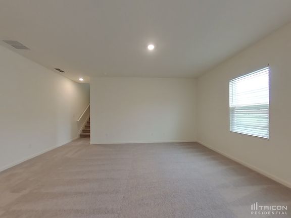 3rd image of 180 Hyde Park