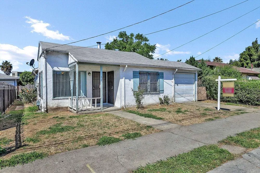 6725 Eastlawn St photo 1