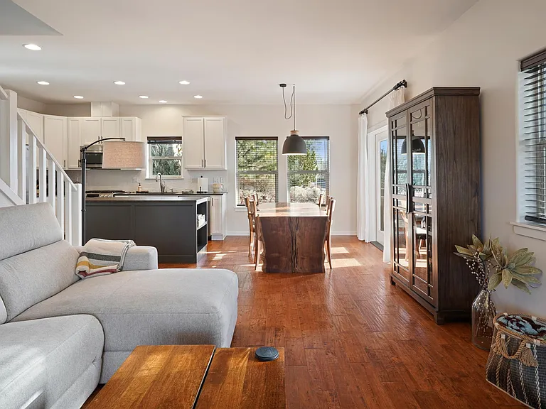 662 NW Mount Washington Dr — Photo 8
