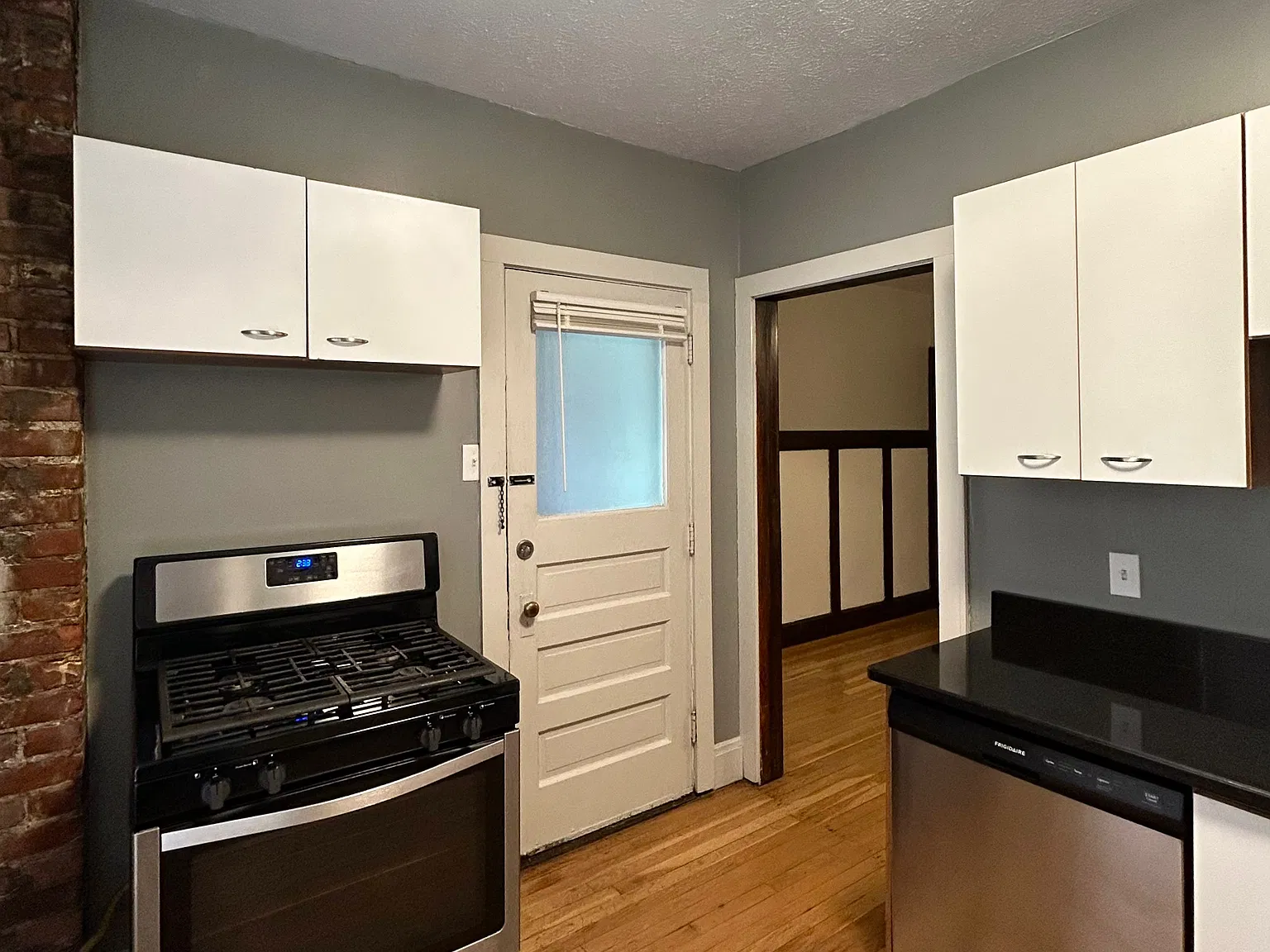 2 bed, $1,400 — Photo 4