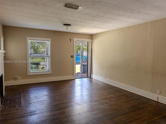 3rd image of 520 NE 129th St