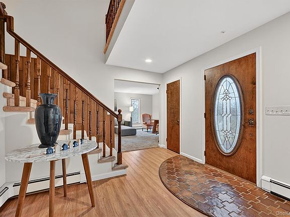 5th image of 125 Post Hill Road