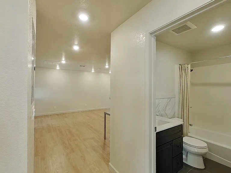 2437 Piedmont Ave — Photo 51