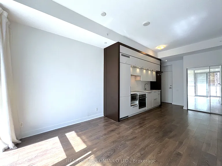 15 Grenville St #401 — Photo 5