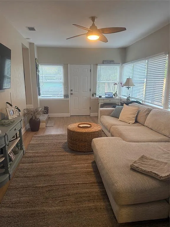2 bed, 1.0 bath, 1008 sqft, $3,500 — Photo 4