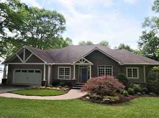 480 Waverly Ln, Moneta, VA 24121