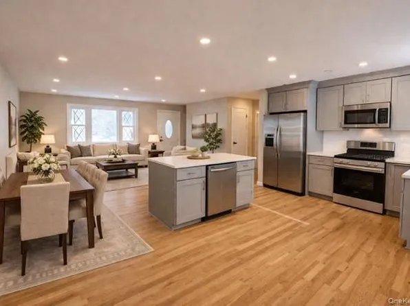 109 N Greene Avenue, Lindenhurst, NY 11757