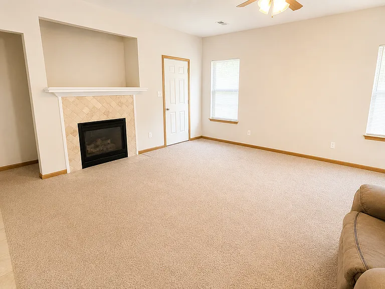 4006 Meadow View Dr — Photo 5