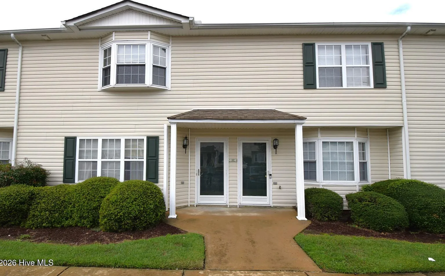 3 bed, 2.5 bath, $1,400 — Photo 1