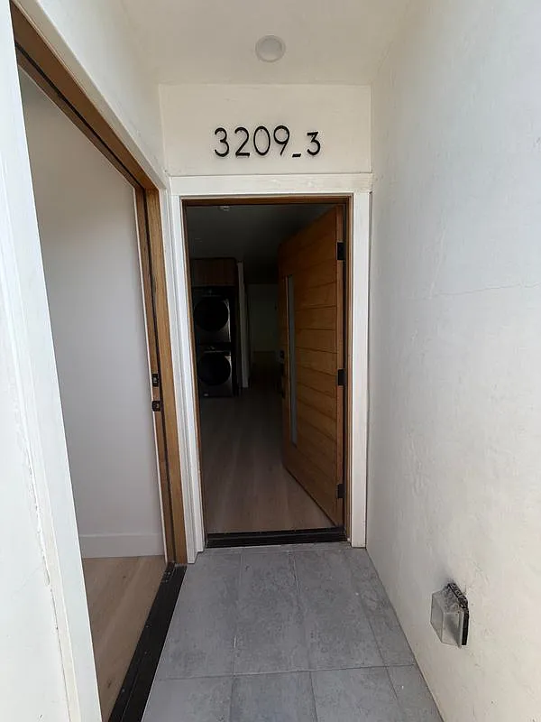Building Photo - 3209 W 18th St #3