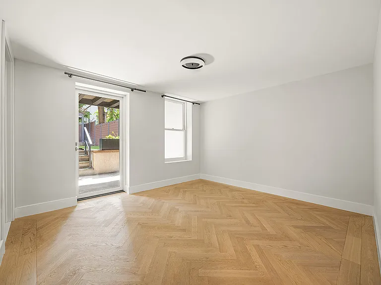 407 Adelphi St #1 — Photo 15