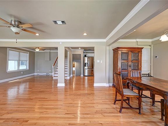 3rd image of 832 Navarre Ave