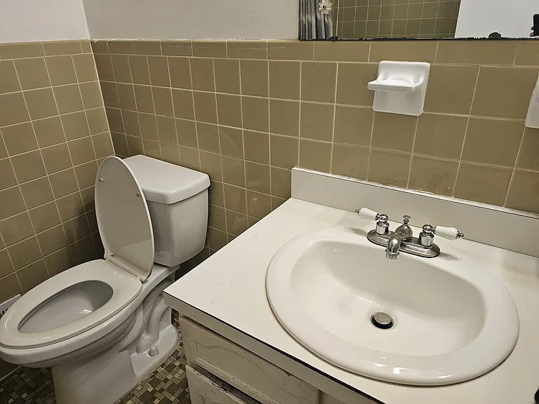 1404 Chilton Dr — Photo 15