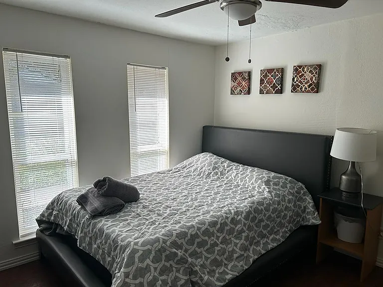 6207 Linden Ln — Photo 2