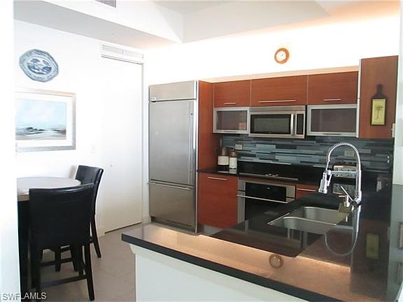 4th image of 3000 Oasis Grand Blvd #Uph2