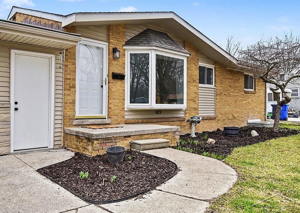 1st image of 413 Wilson Dr